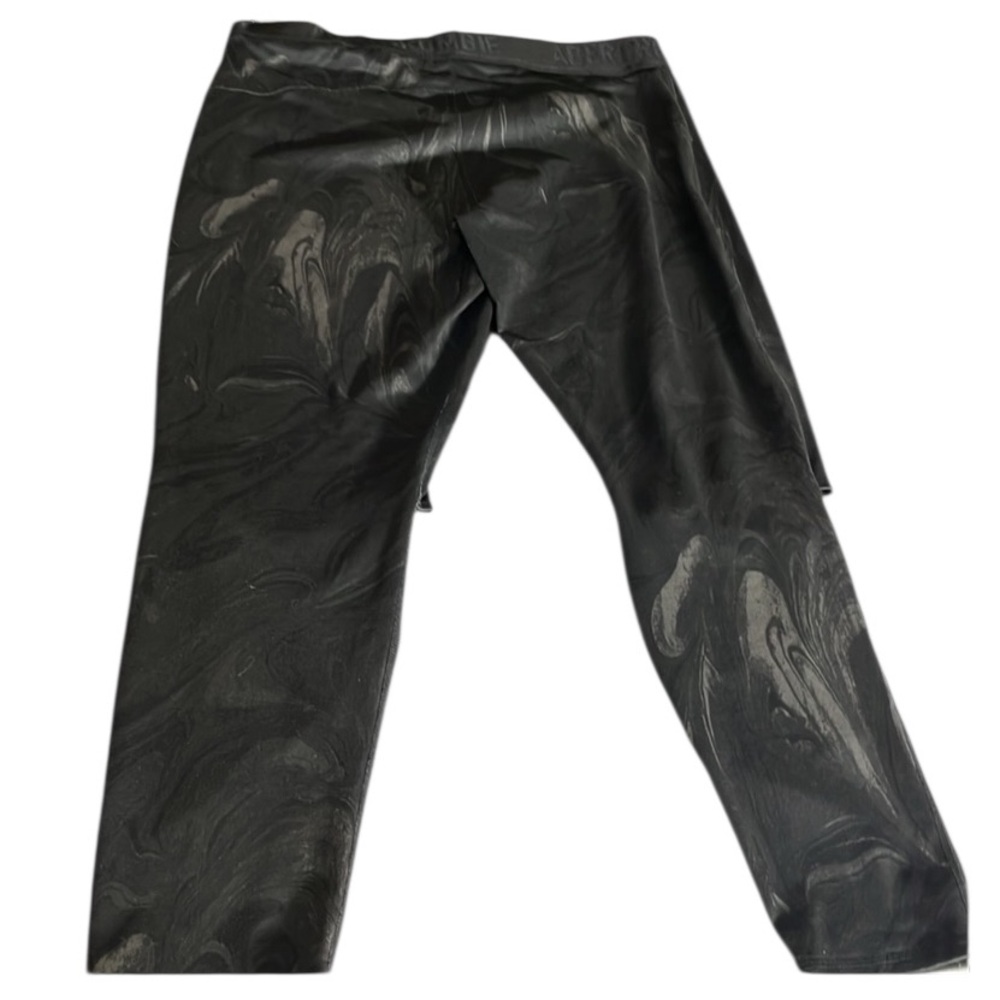 Abercrombie & Finch size XL black & gray yoga pants/ leggings with slit knee